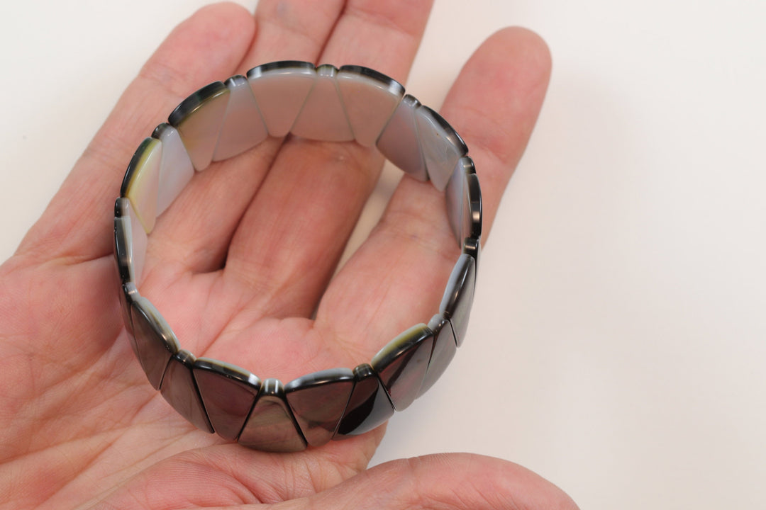 Mother of Pearl Shell Bracelet Natural Rainbow Black Iridescent Colors Black Lip Oyster Stretchy Spyglass Designs 6.5  7 Inch Adjustable